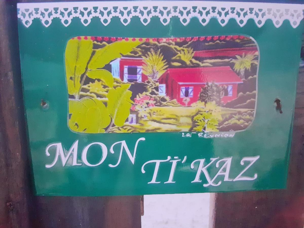 ホテル Peti Kaz Saint-Seurin-sur-l'Isle エクステリア 写真